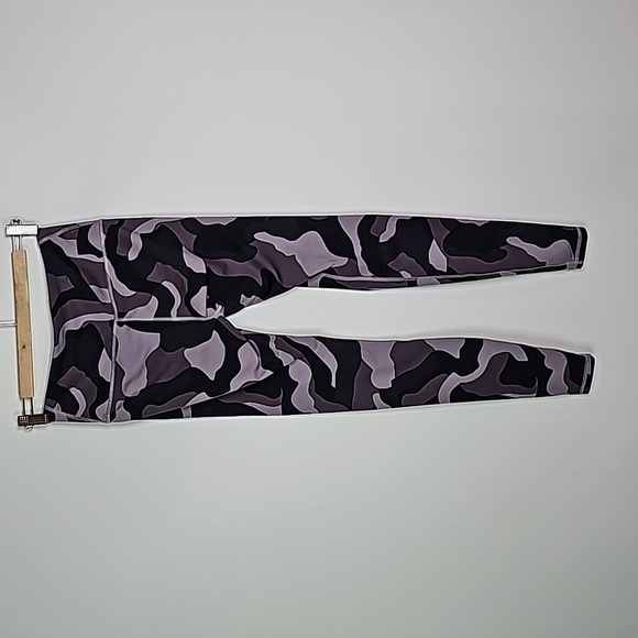 UNDER Armour small heatgear black and purple athletic leggings - Picture 4 of 8